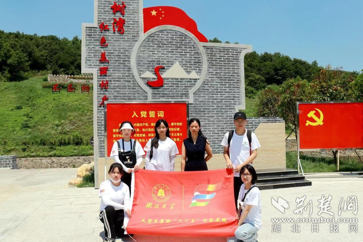购买的二手房，原房主还未将户口签出，本人无法落户，有什么办法？